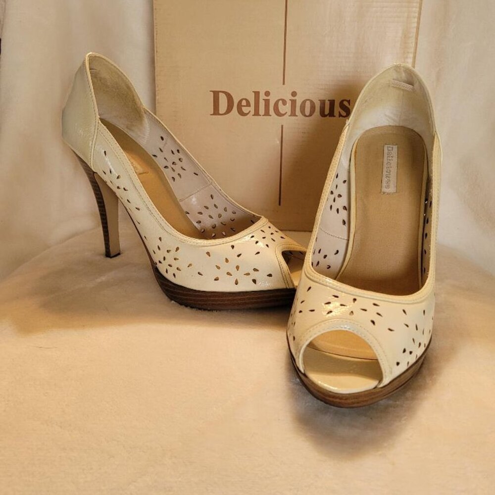 Delicious, size 9, white